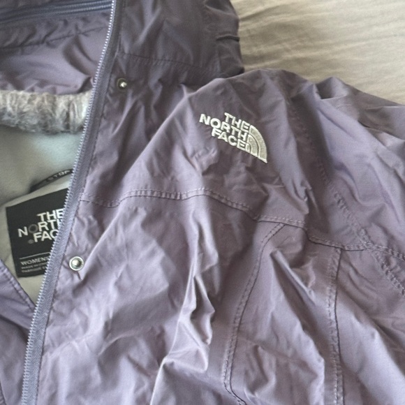The North Face Women's Lavender Hooded Ski Jacket - Picture 4 of 5